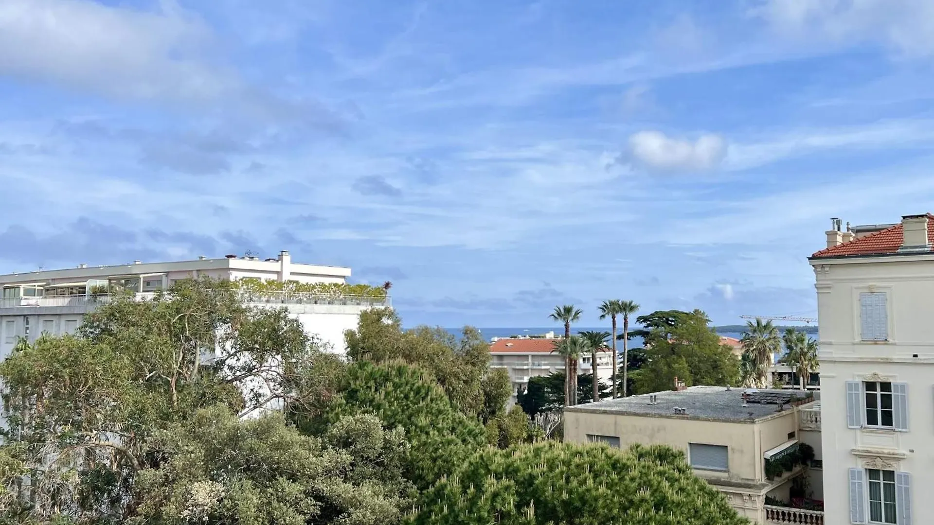 Bright Studio With Terrace And Sea View Cannes Apartment